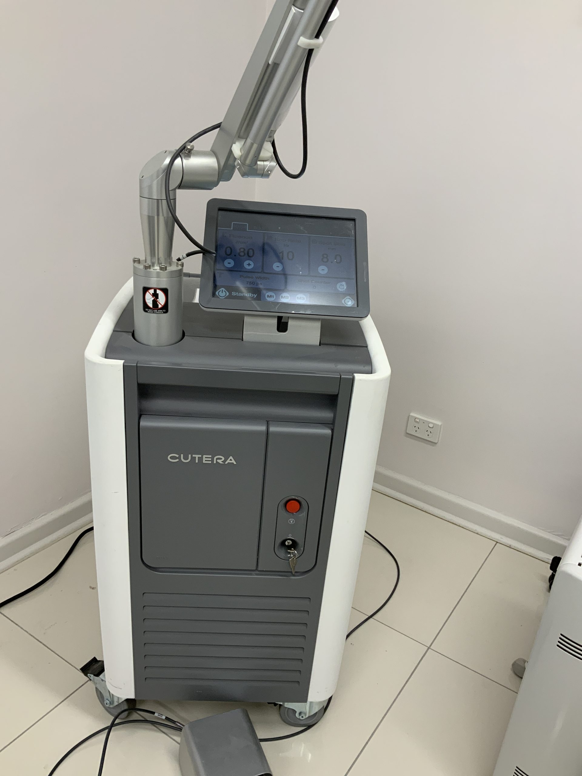 Cutera Enlighten SR Laser System