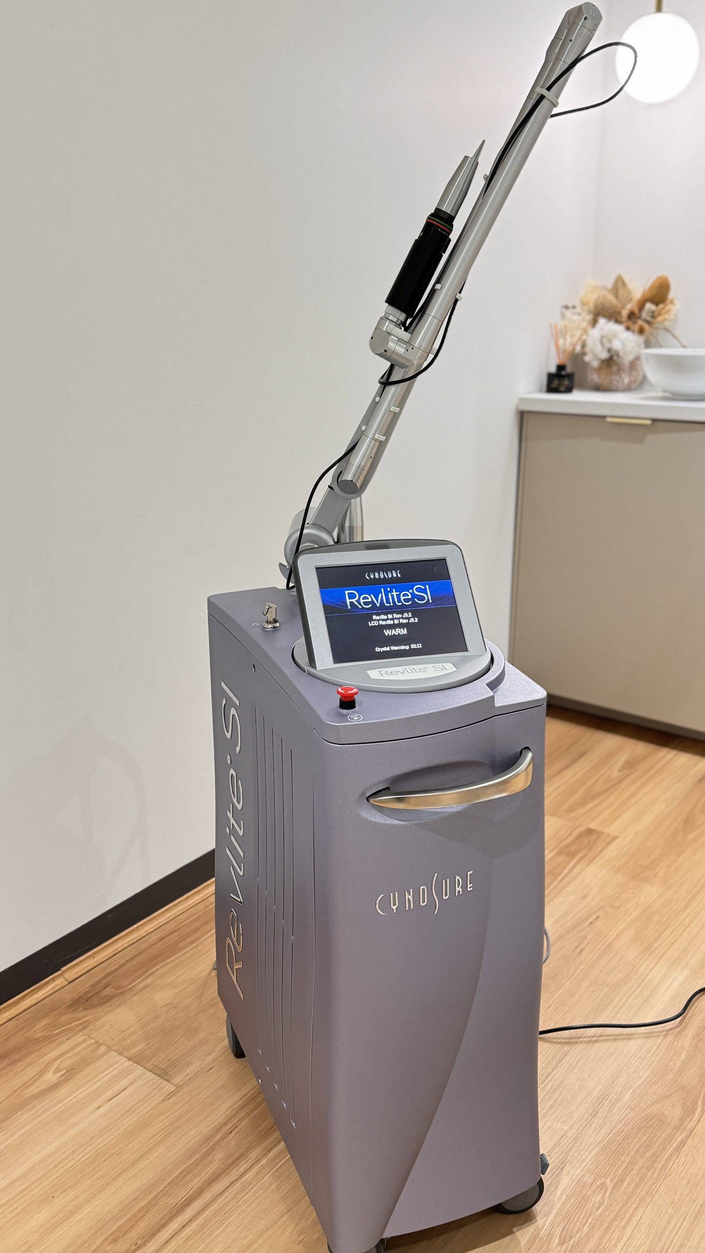 Cynosure RevLite SI Laser