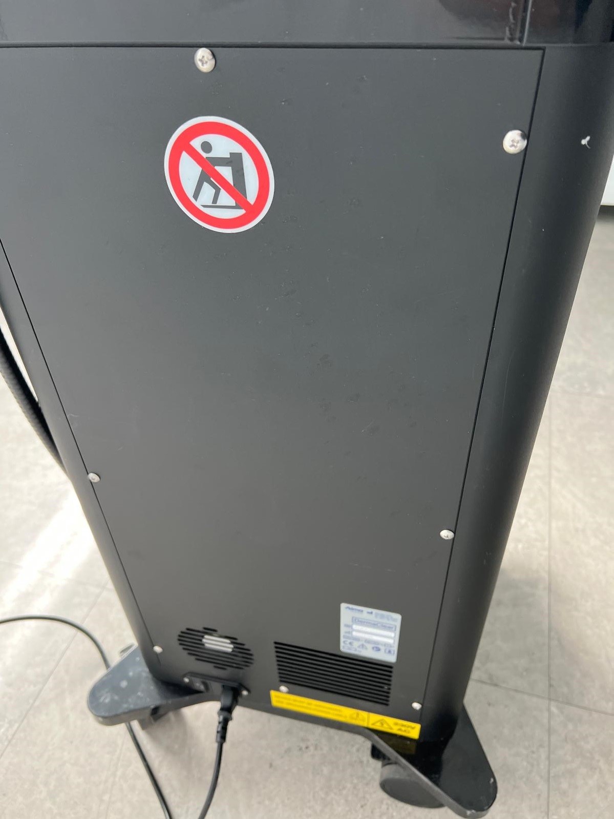 Alma DermaClear Hydradermabrasion System - Image 2