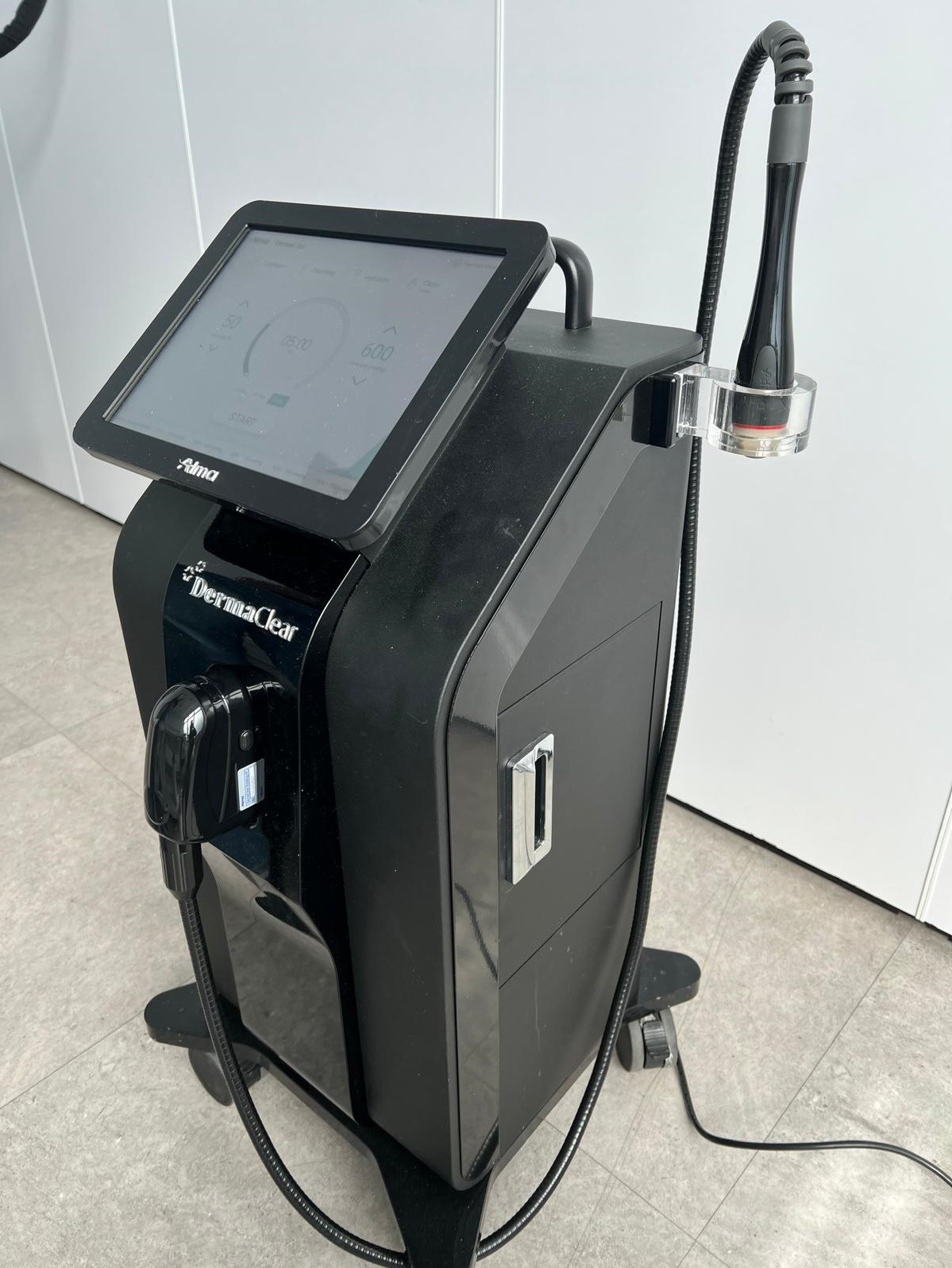 Alma DermaClear Hydradermabrasion System